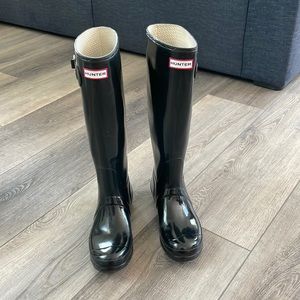 Hunter black gloss boots, size 8